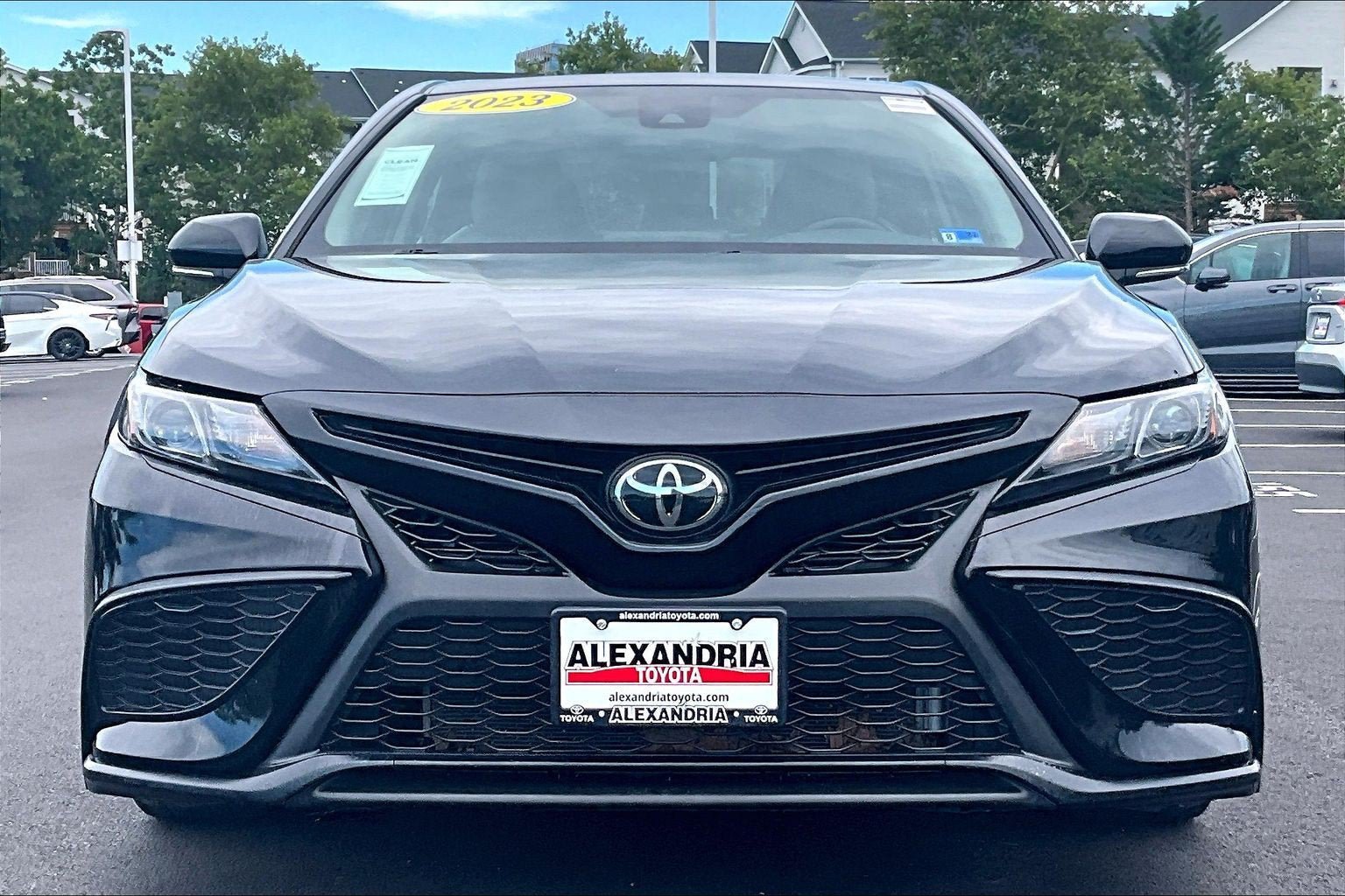 Used 2023 Toyota Camry SE w/ Audio Upgrade Package FWD image 3