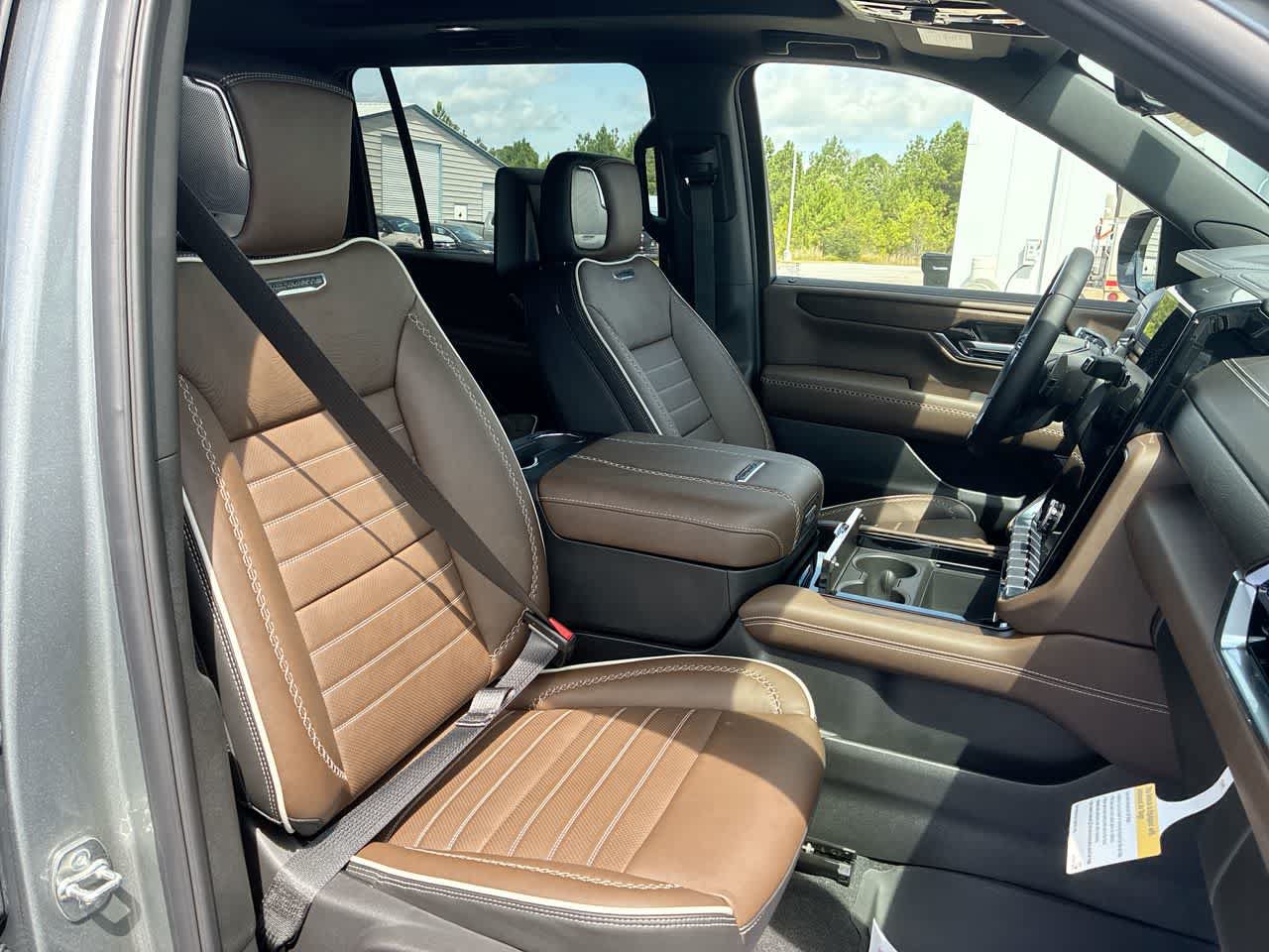 New 2026 GMC Yukon XL Denali Ultimate w/ LPO, Floor Liner Package AWD/4WD image 29