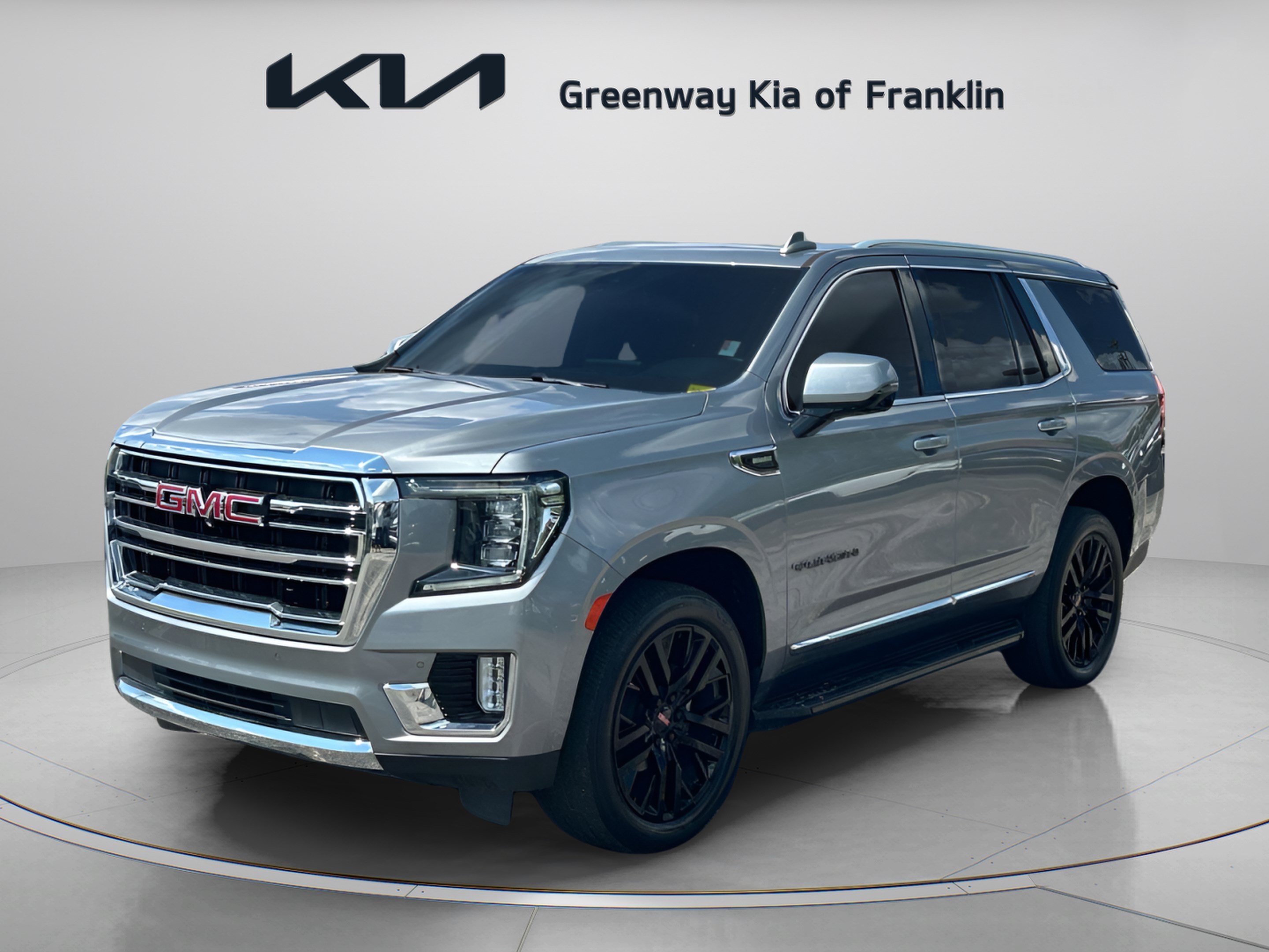 Used 2023 GMC Yukon SLT w/ SLT Luxury Package RWD image 3
