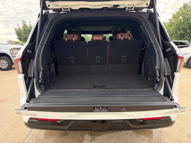 New 2026 Lincoln Navigator Reserve AWD/4WD image 8