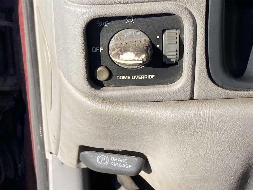 Used 1998 Chevrolet Silverado 1500 Base w/ Preferred Equipment Group 2 image 23