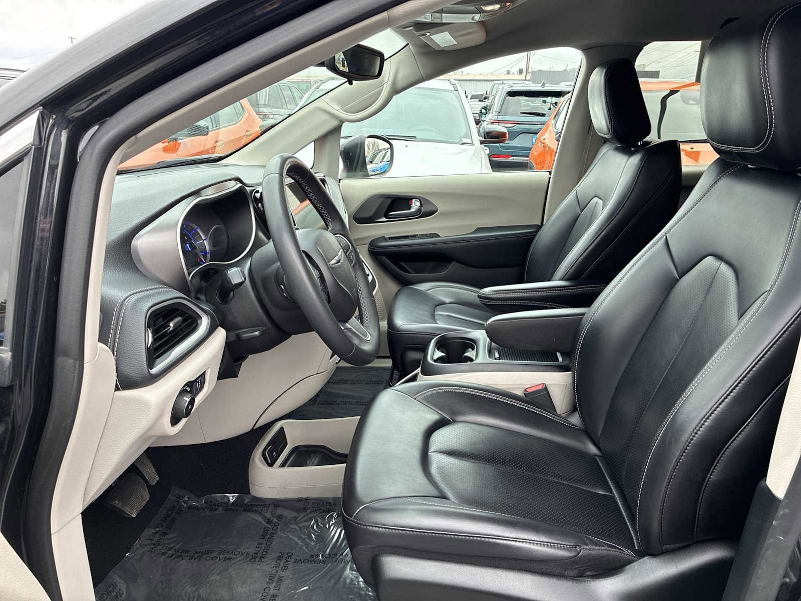 Certified 2023 Chrysler Pacifica Touring-L FWD image 13