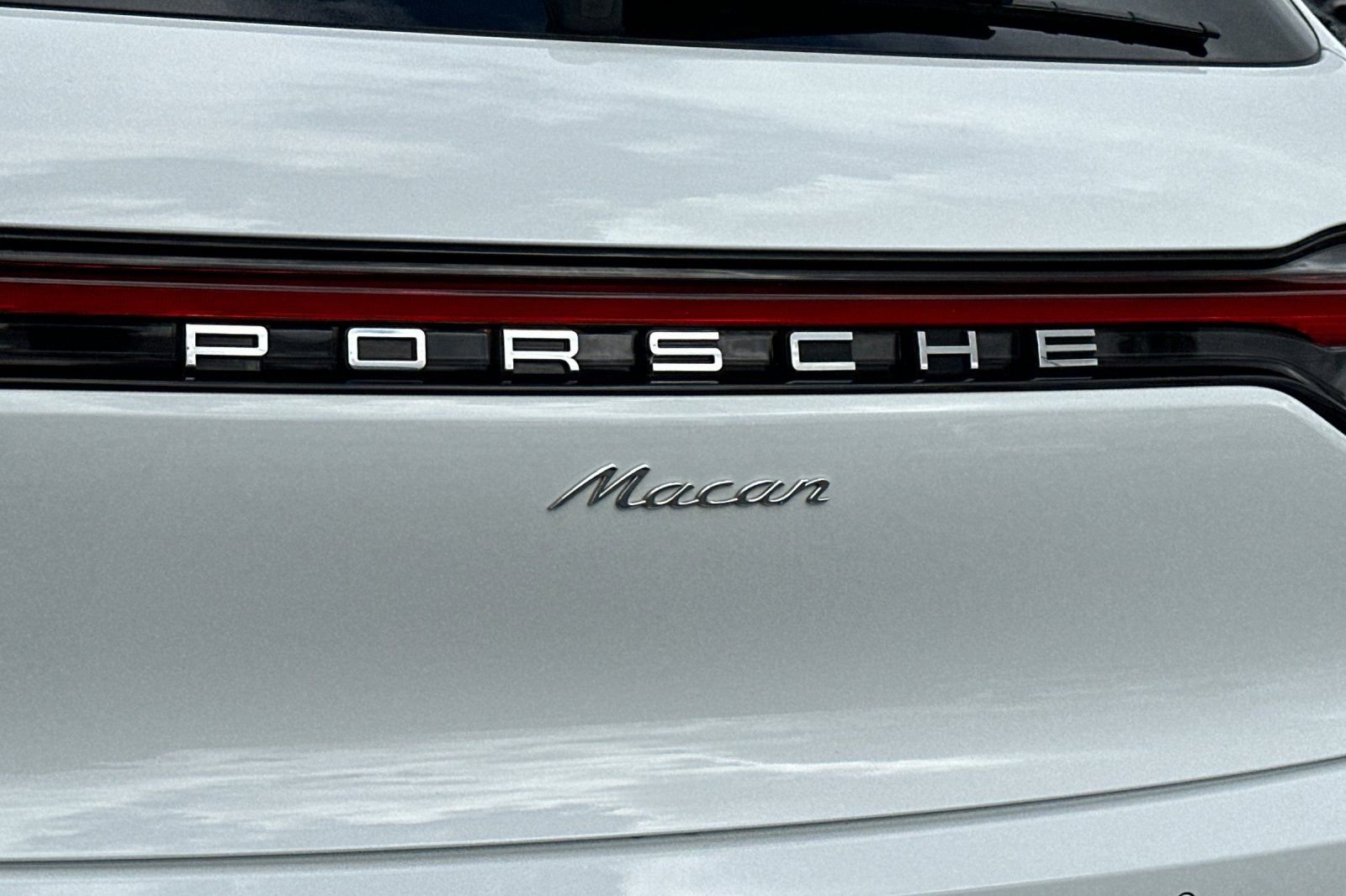 Used 2023 Porsche Macan Turbo AWD/4WD image 27