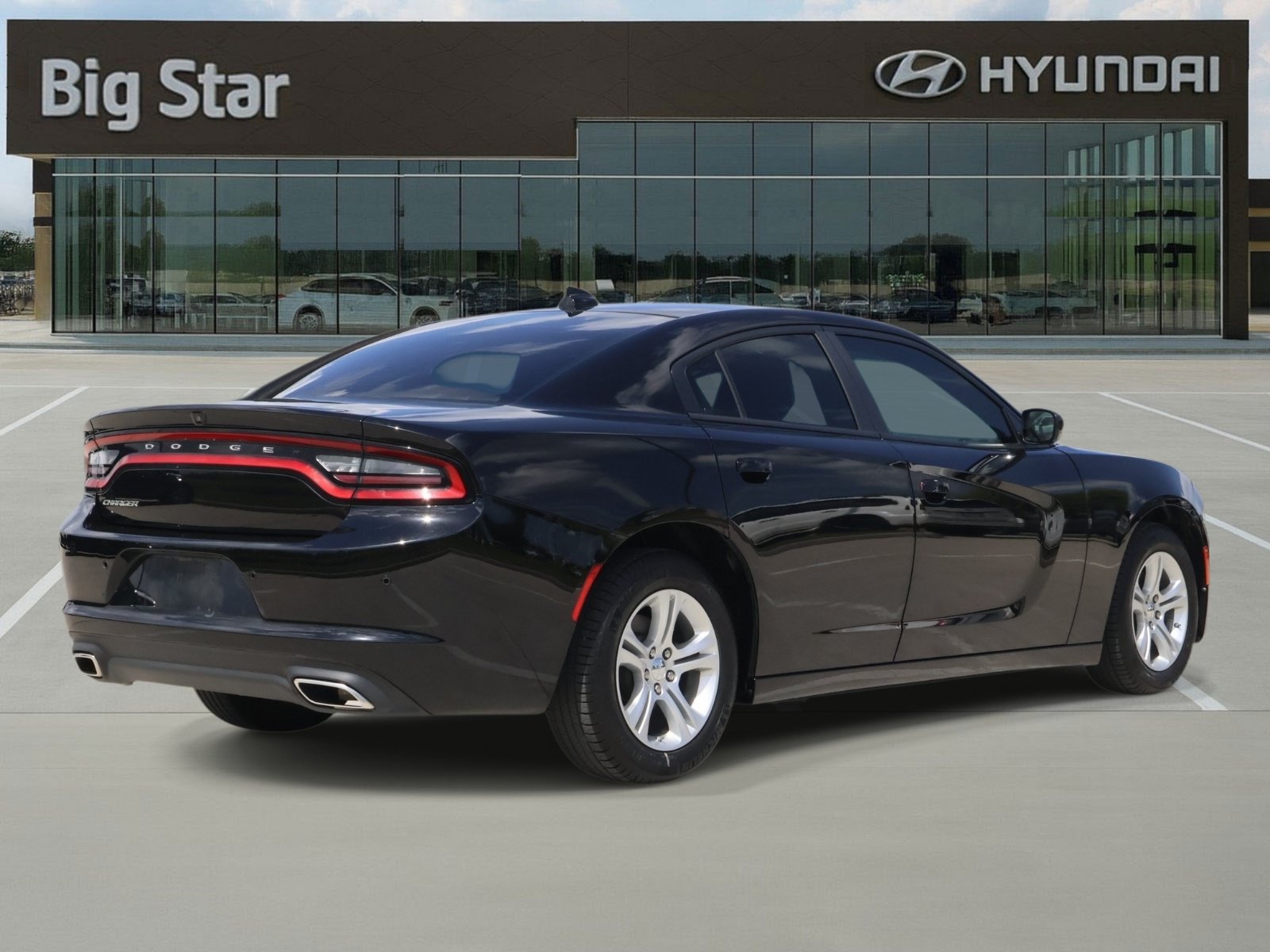 Used 2023 Dodge Charger SXT RWD image 4
