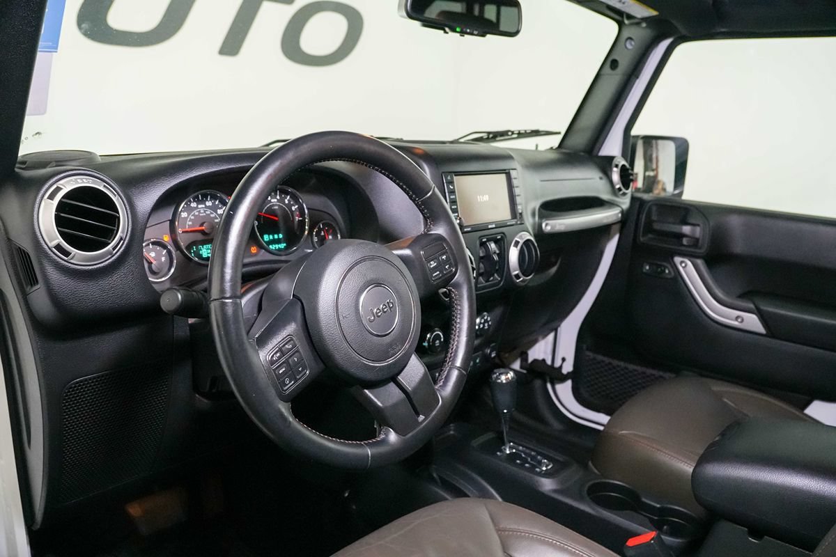 Used 2017 Jeep Wrangler Unlimited Sahara w/ Connectivity Group AWD/4WD image 18