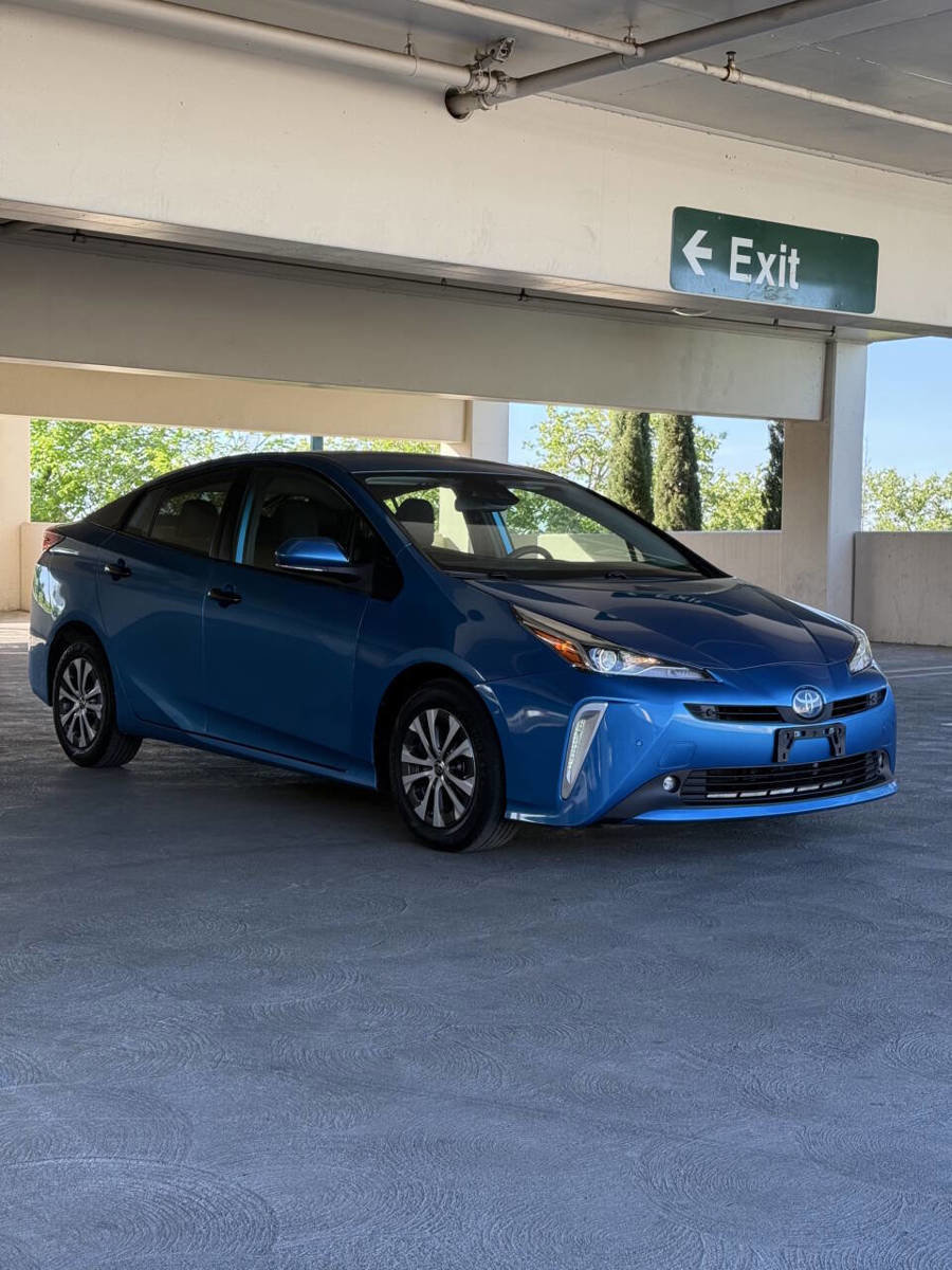 Used 2021 Toyota Prius LE AWD/4WD image 3