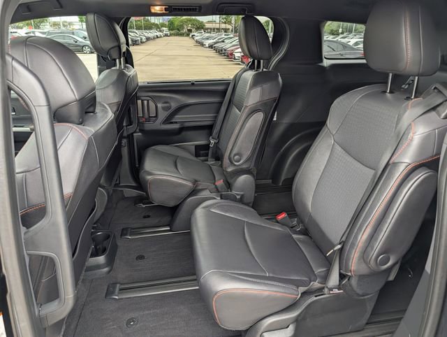 Used 2023 Toyota Sienna XSE AWD/4WD image 28