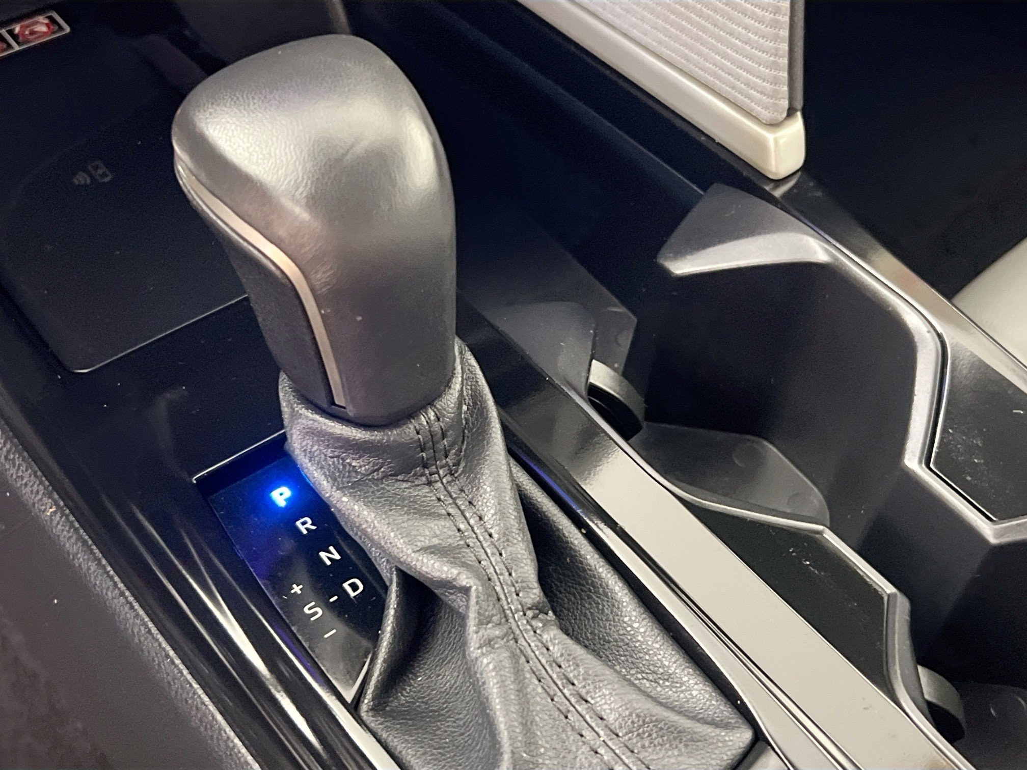 Used 2025 Toyota Camry SE image 25