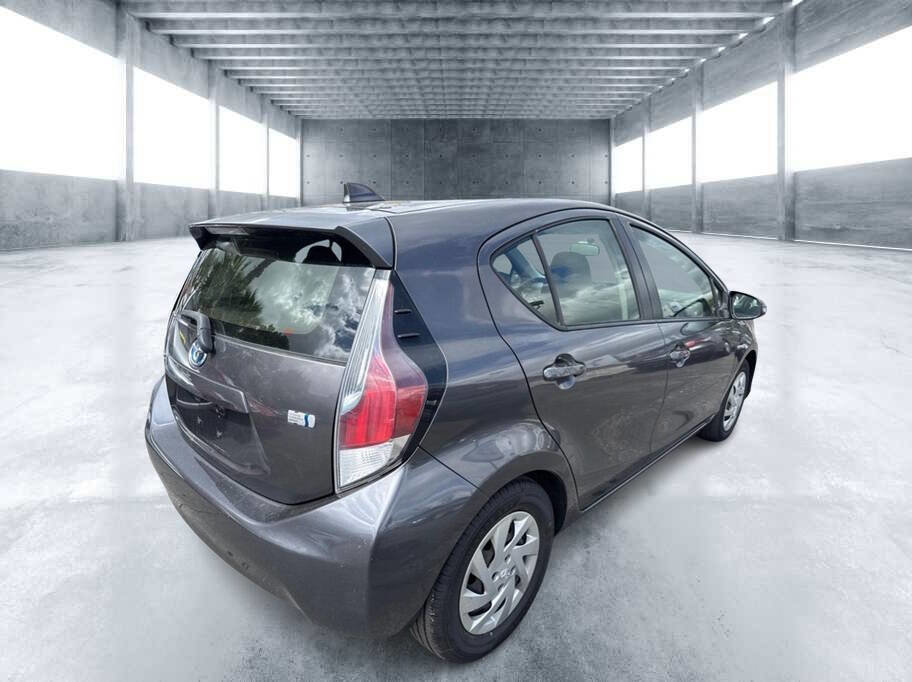 Used 2015 Toyota Prius C Two image 3