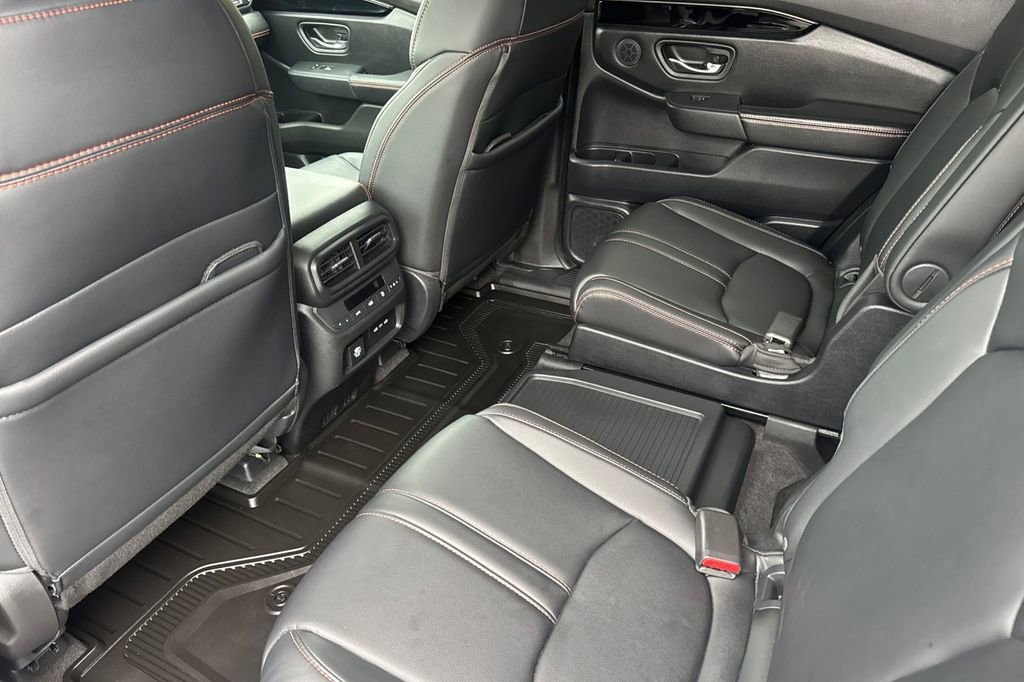 Certified 2025 Honda Pilot TrailSport image 8