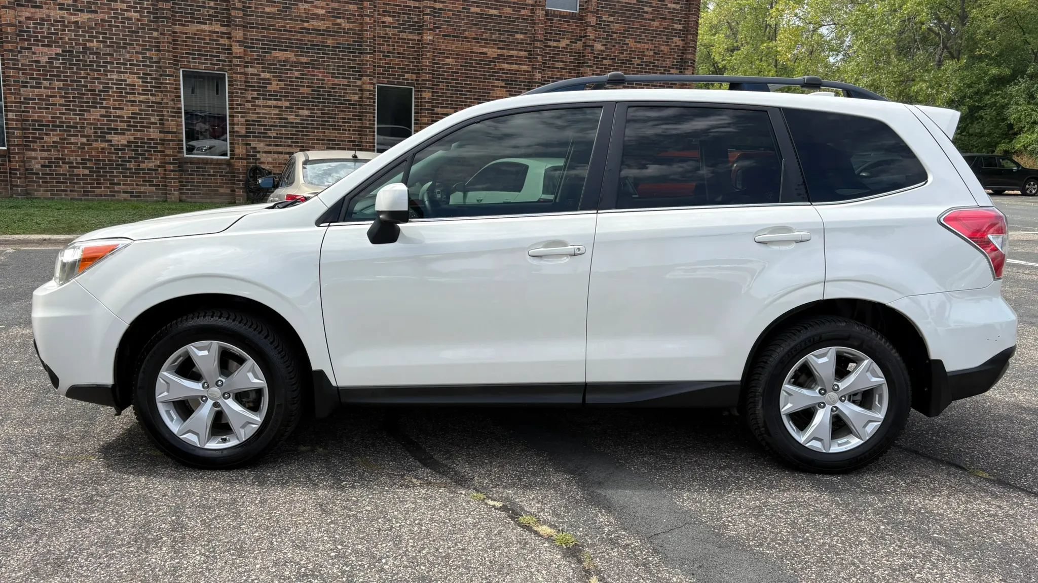 Used 2016 Subaru Forester 2.5i Limited AWD/4WD image 5