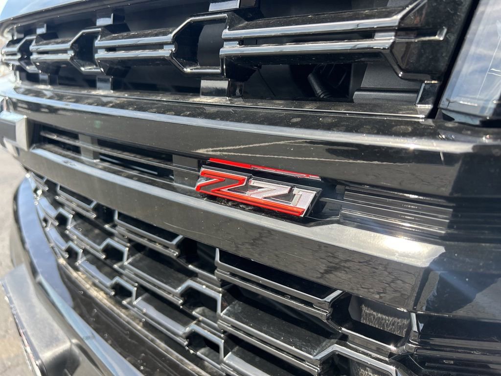 Used 2024 Chevrolet Suburban Z71 w/ Luxury Package AWD/4WD image 10