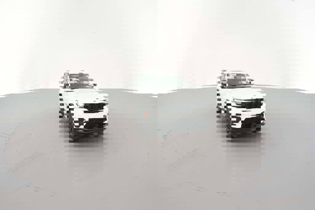 New 2025 Jeep Grand Cherokee Altitude image 17