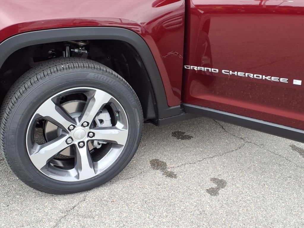 New 2025 Jeep Grand Cherokee Limited image 36