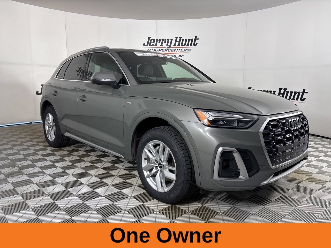 Used 2023 Audi Q5 2.0T Premium w/ Convenience Package AWD/4WD image 3