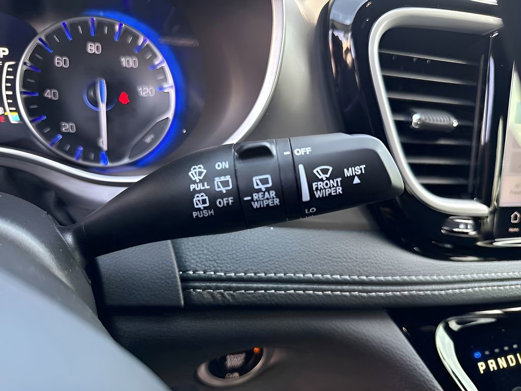 New 2025 Chrysler Pacifica Select AWD/4WD image 28