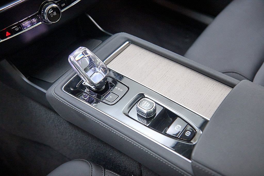 Used 2025 Volvo XC90 B6 Plus image 17