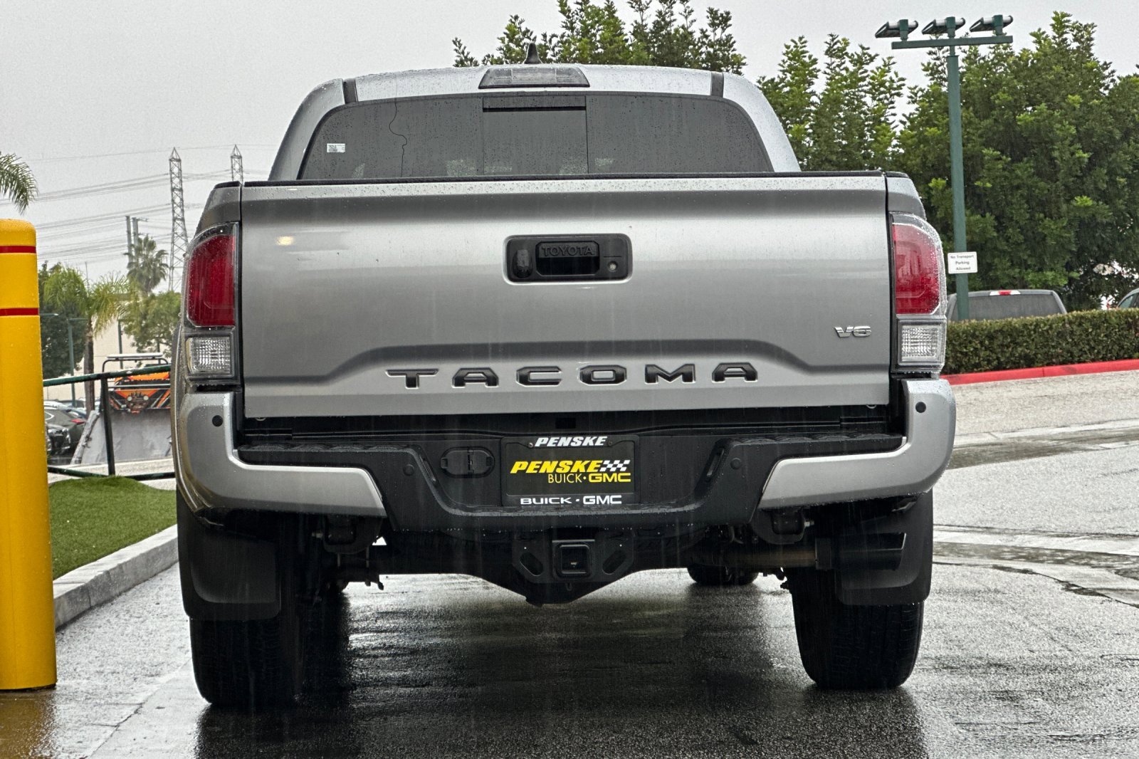 Used 2021 Toyota Tacoma TRD Sport w/ Technology Package image 5