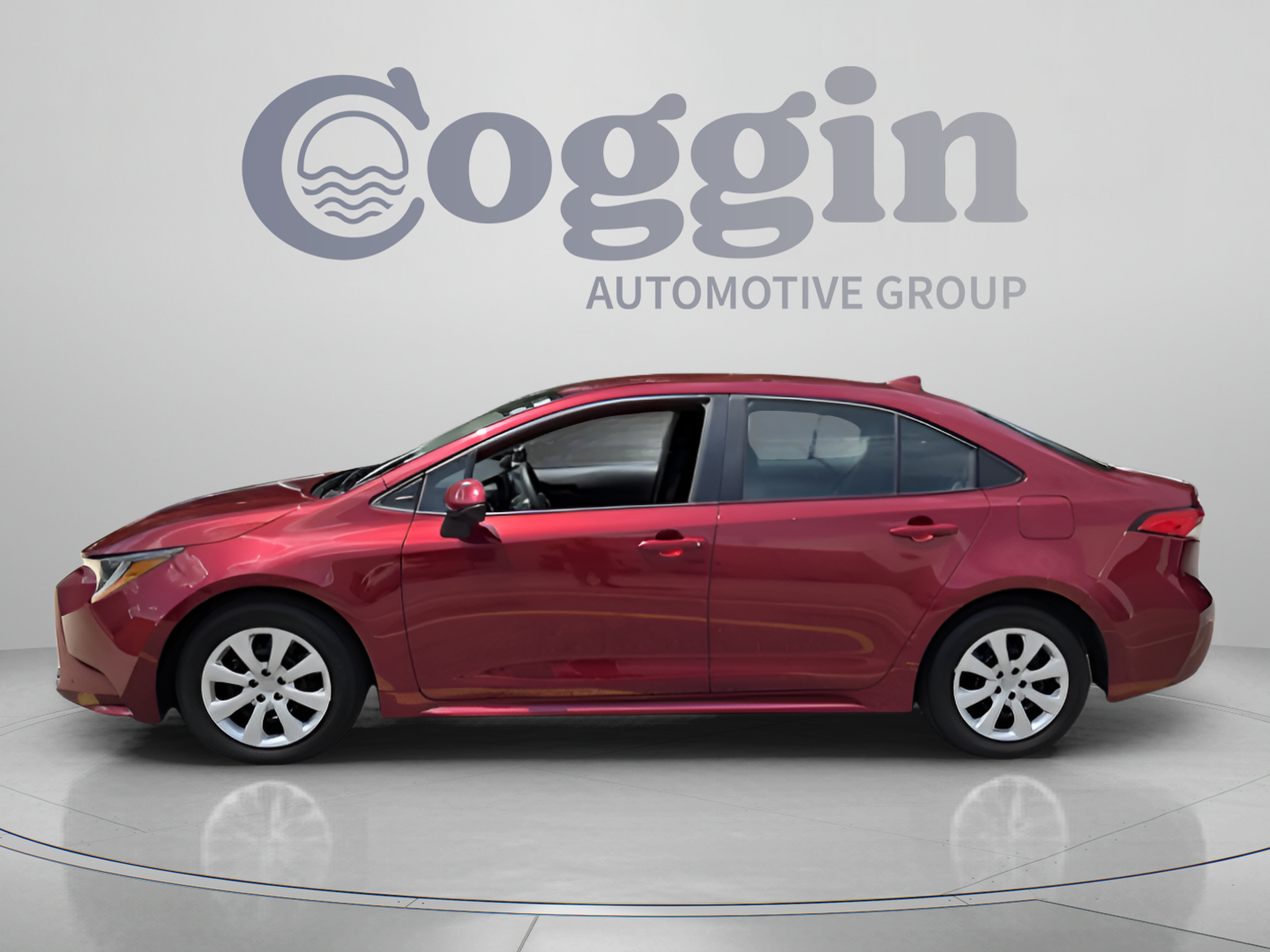 Used 2025 Toyota Corolla LE FWD image 2