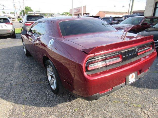 Used 2021 Dodge Challenger SXT w/ Driver Convenience Group RWD image 9
