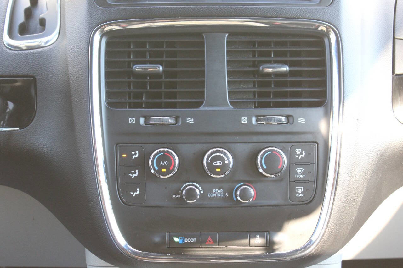 Used 2018 Dodge Grand Caravan SXT image 21
