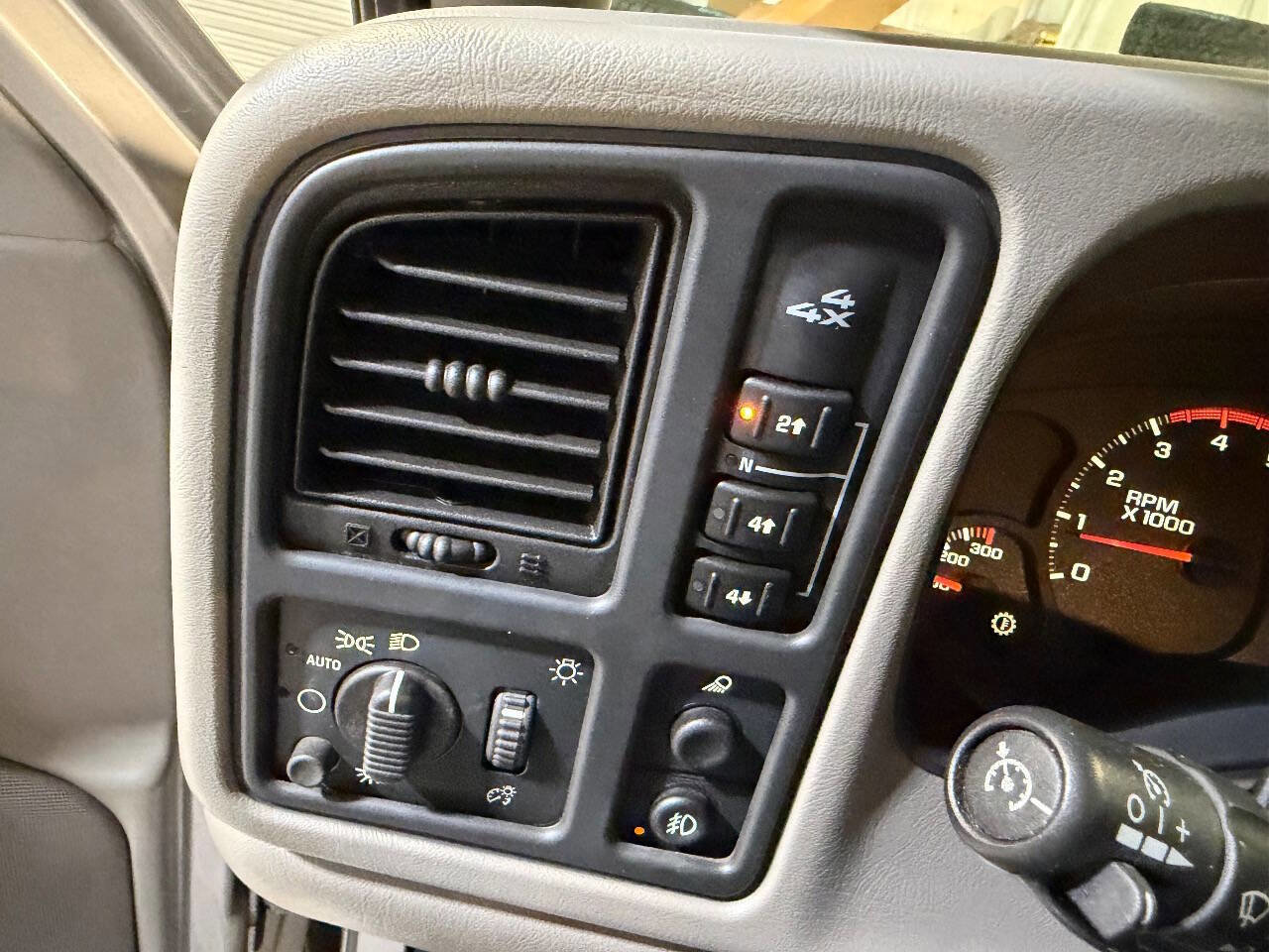 Used 2003 Chevrolet Silverado 3500 LT w/ Skid Plate Package image 10