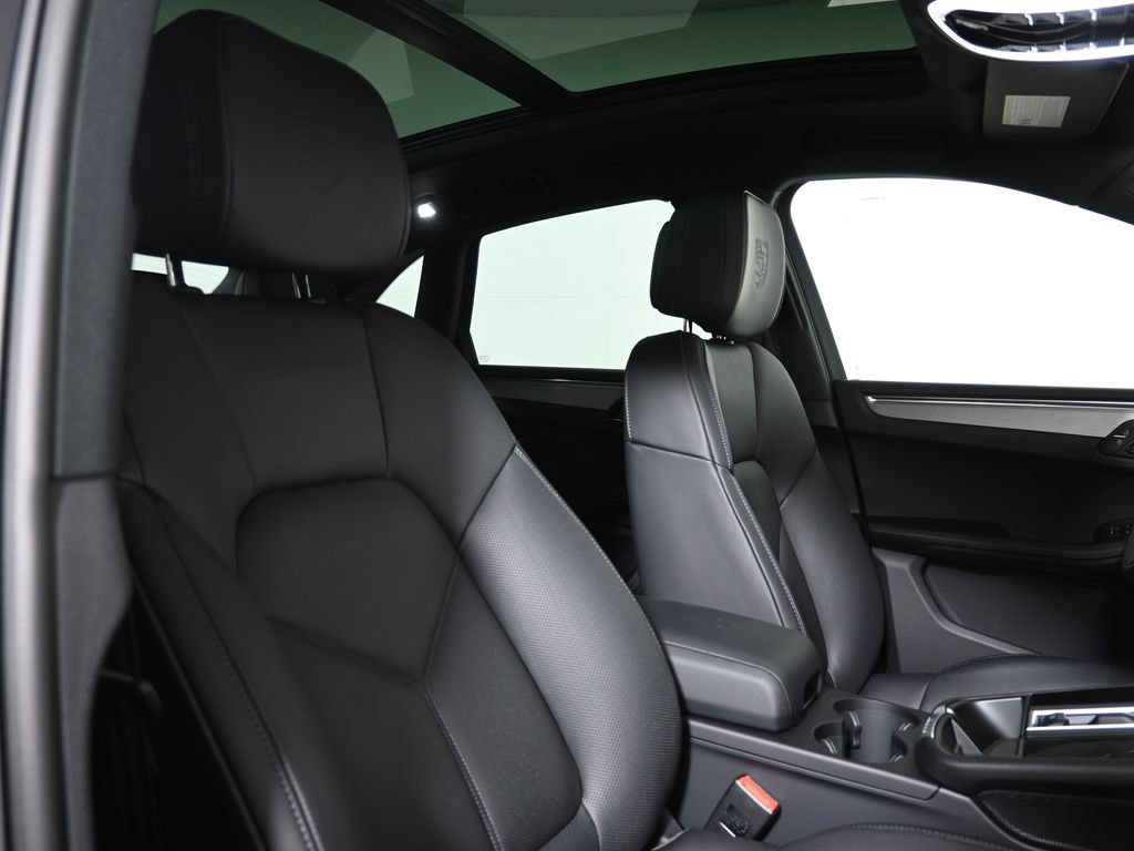 New 2026 Porsche Macan AWD/4WD image 40