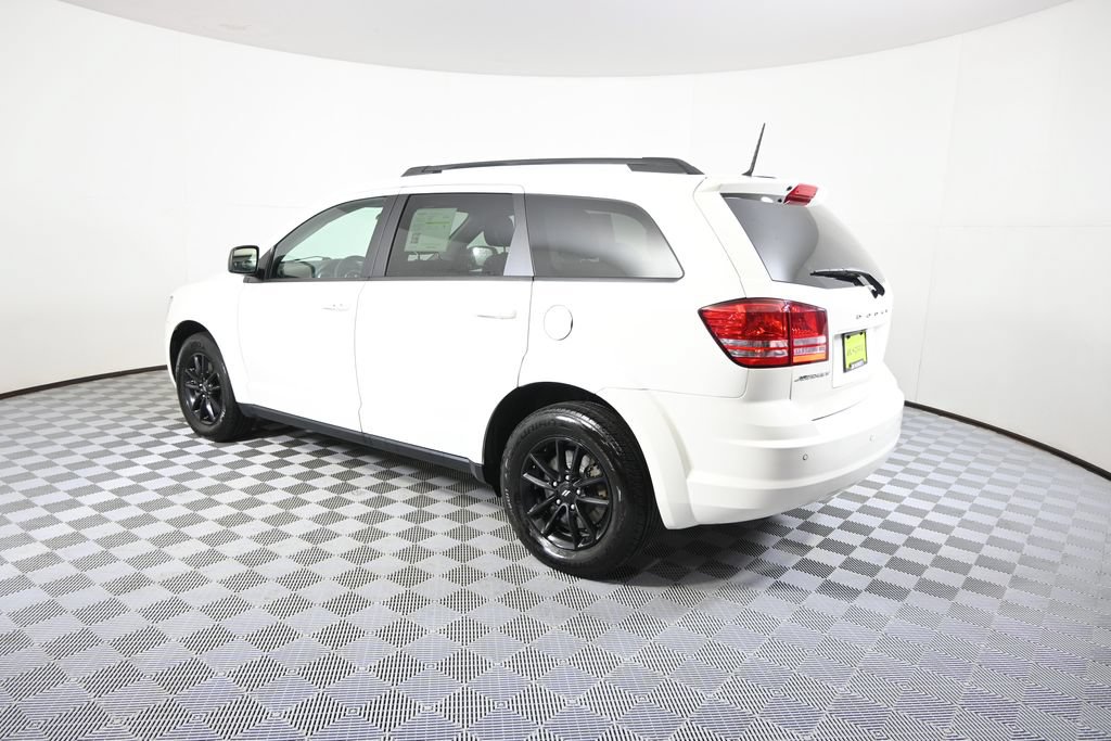 Used 2020 Dodge Journey SE w/ Blacktop Package FWD image 4