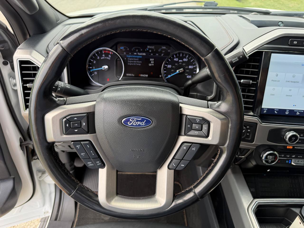 Used 2022 Ford F250 Platinum w/ FX4 Off-Road Package AWD/4WD image 25