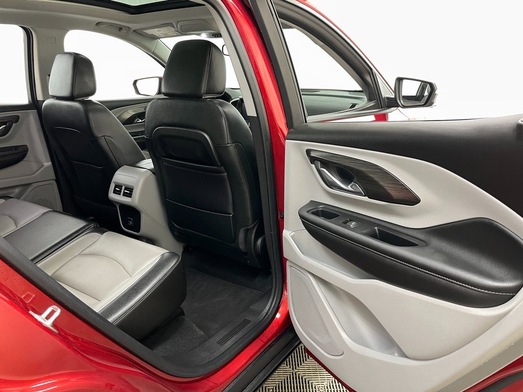 Used 2024 GMC Terrain SLT image 39