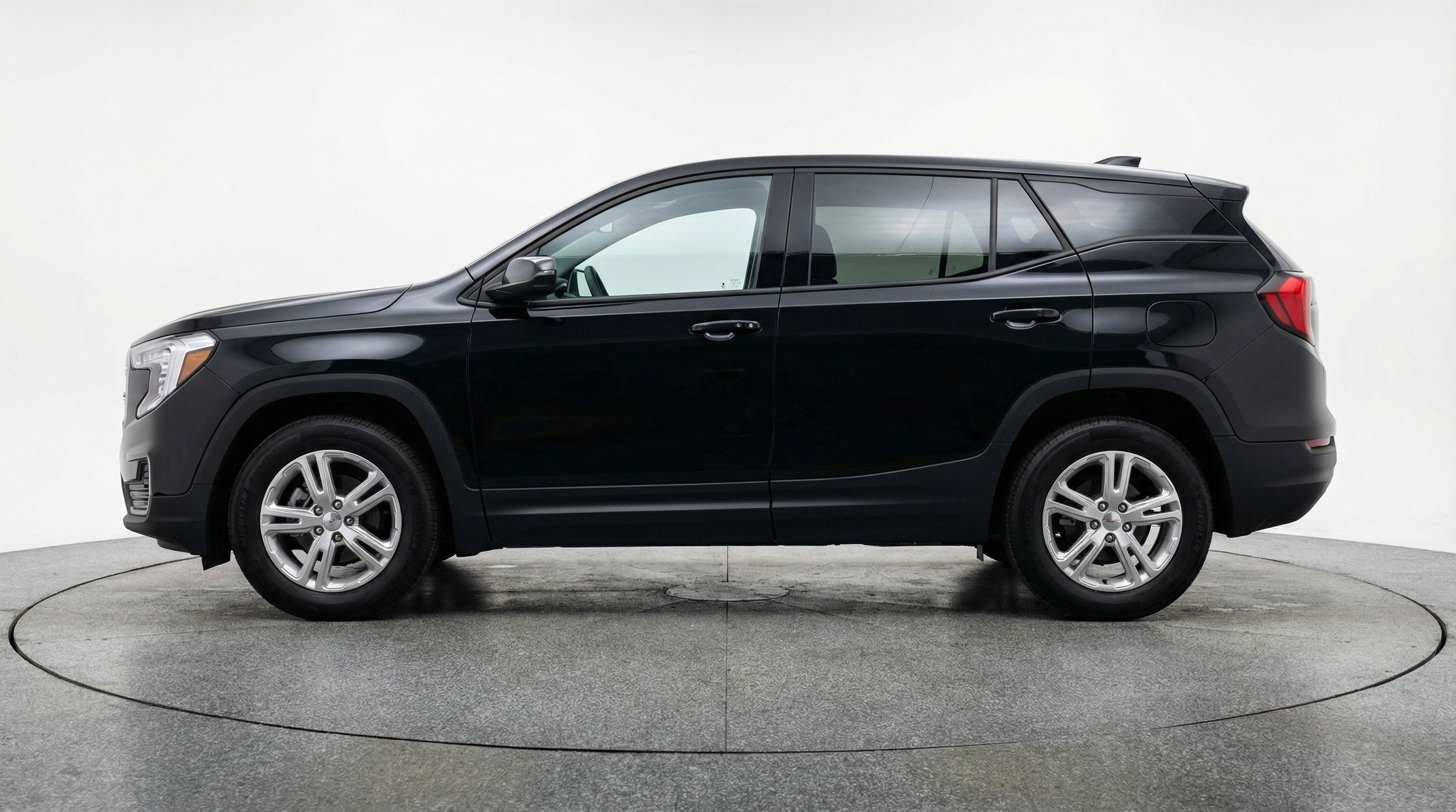 Used 2024 GMC Terrain SLE image 5