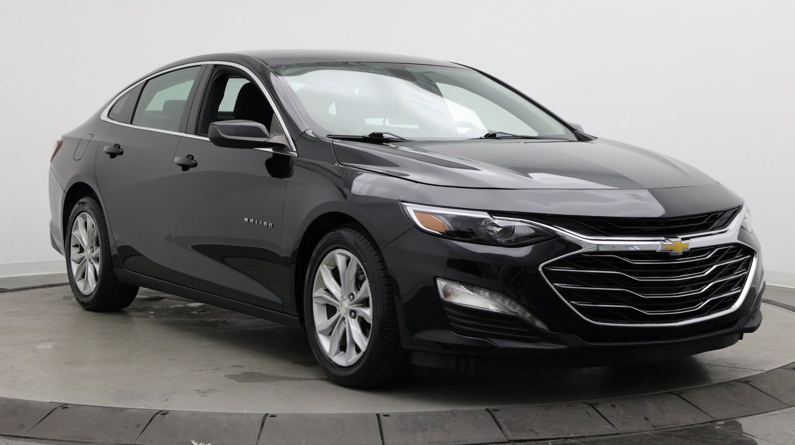 Used 2021 Chevrolet Malibu LT FWD image 3