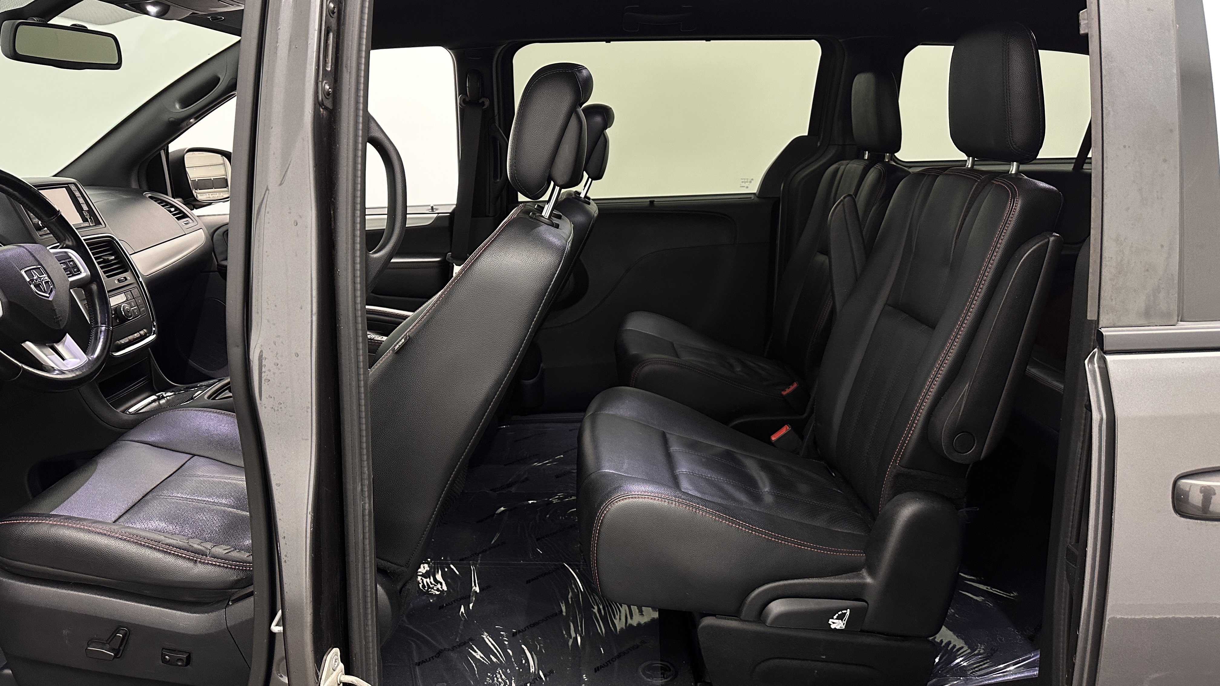 Used 2019 Dodge Grand Caravan GT image 32