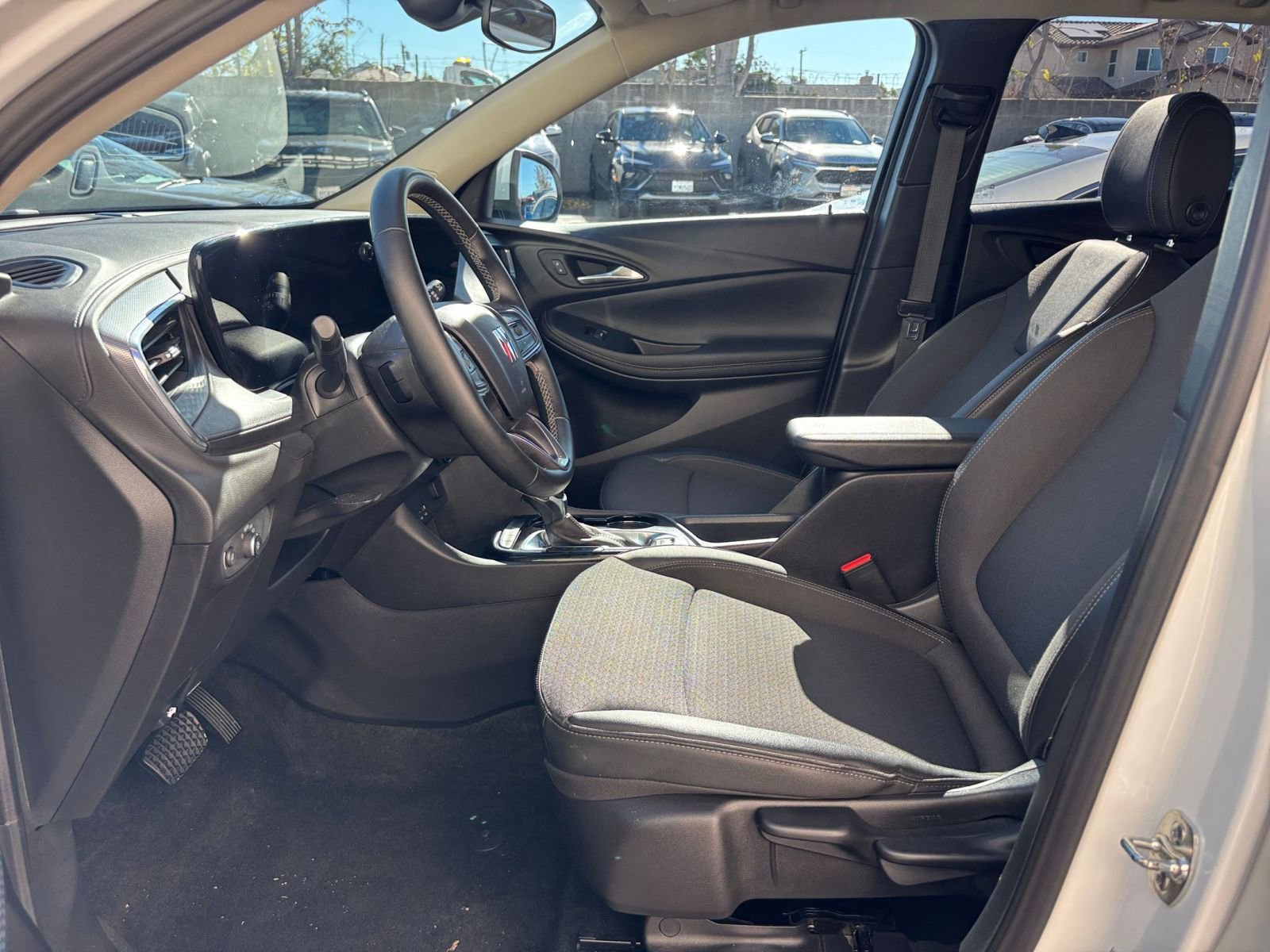 Used 2025 Buick Encore GX Preferred image 27