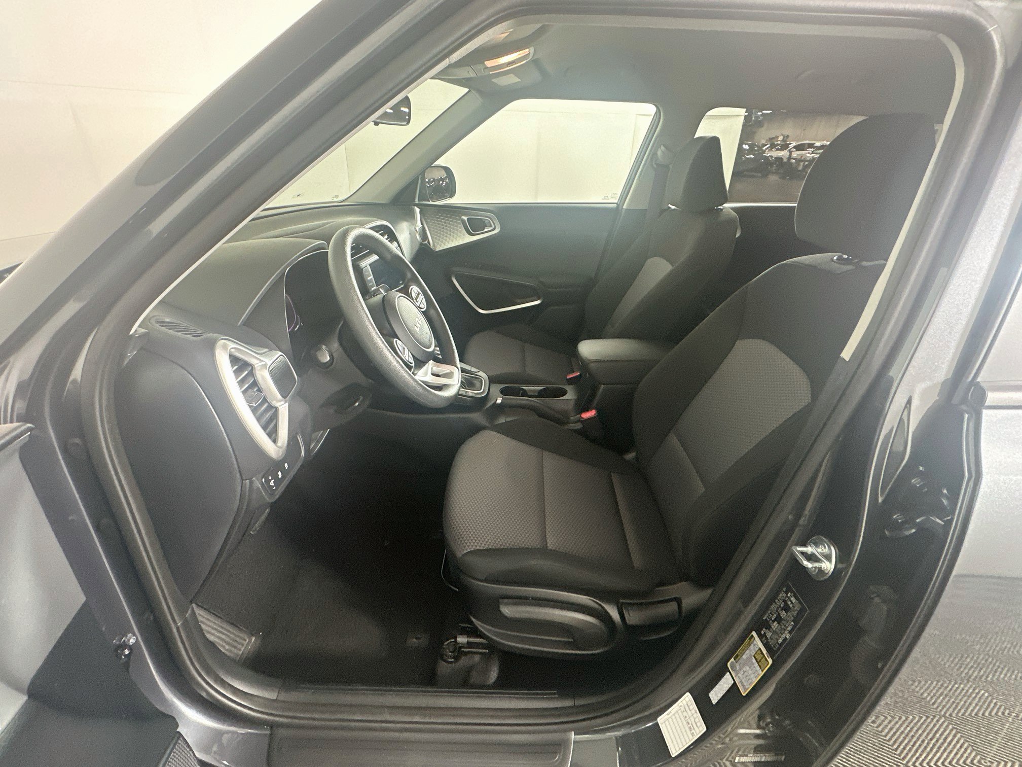 Used 2025 Kia Soul LX w/ LX Technology Package FWD image 13
