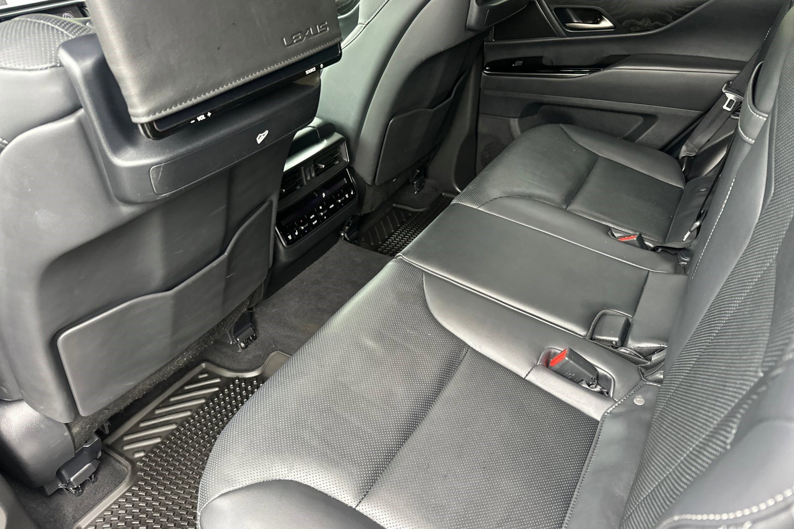 Certified 2025 Lexus LX 600 4WD w/ Appearance Package image 15