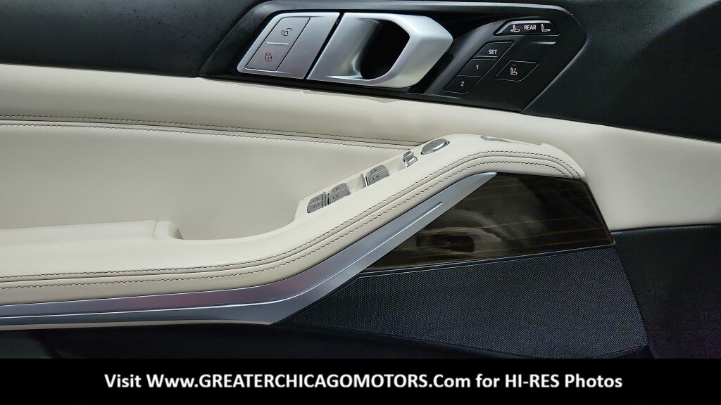 Used 2021 BMW X7 xDrive40i w/ M Sport Package AWD/4WD image 26
