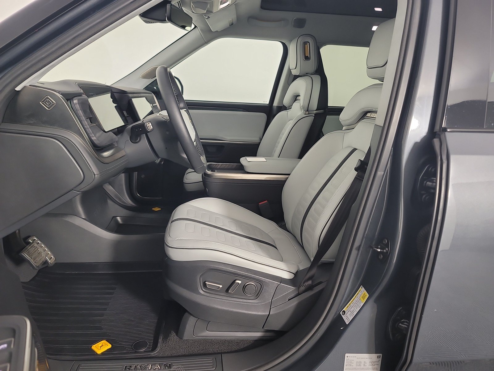 Used 2024 Rivian R1S Adventure AWD/4WD image 20
