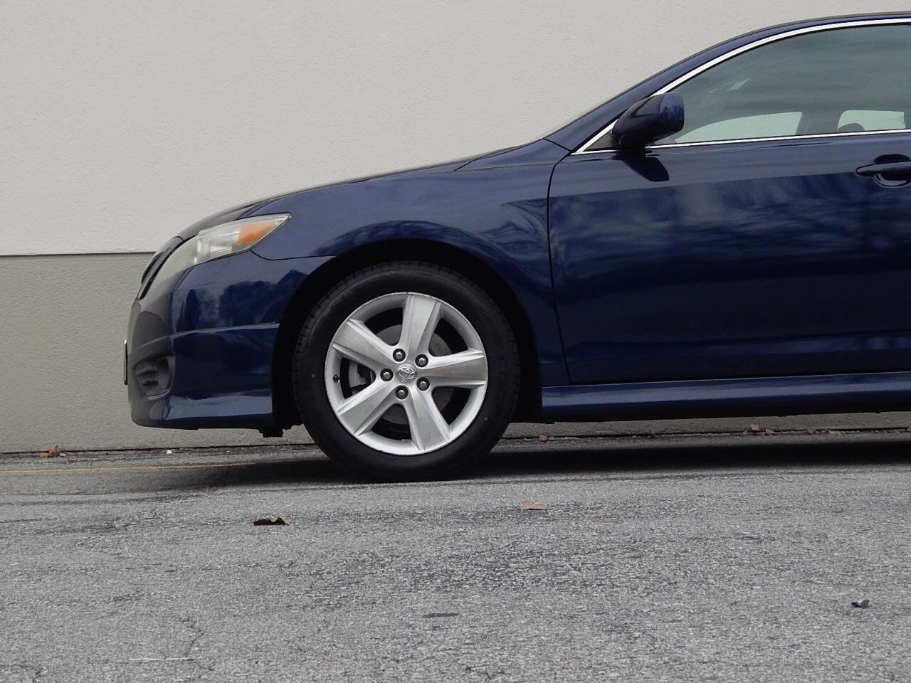 Used 2011 Toyota Camry SE w/ SE Extra-Value Pkg #1 FWD image 10