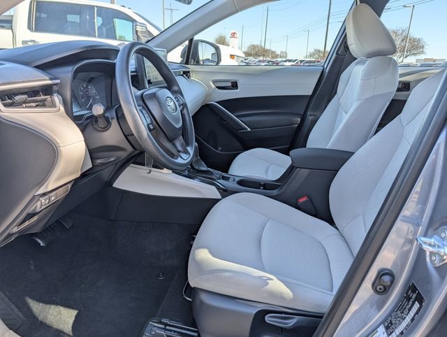 Used 2025 Toyota Corolla Cross L image 25