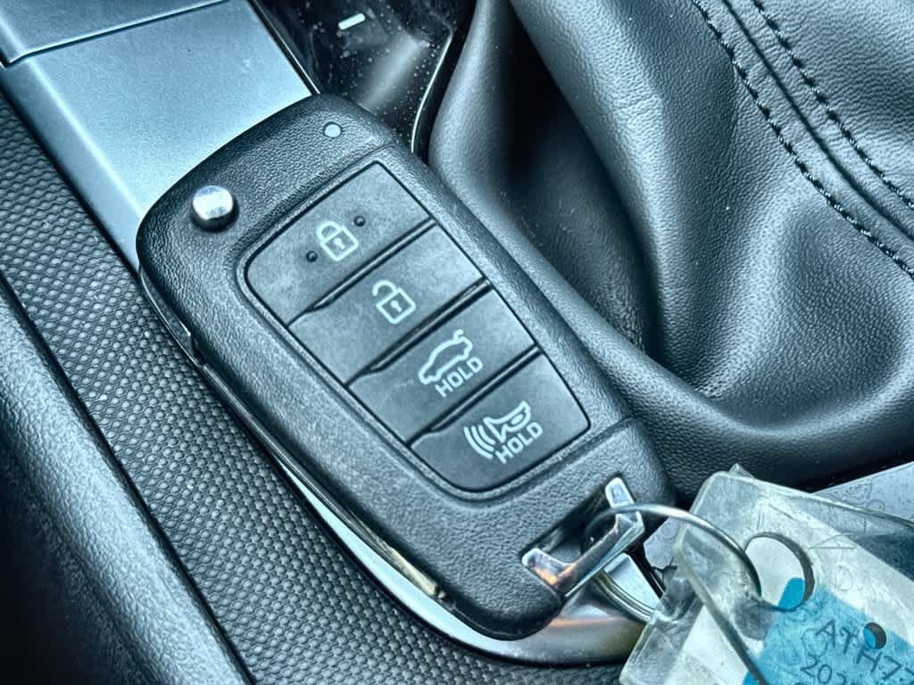 Used 2025 Hyundai Elantra SE FWD image 28