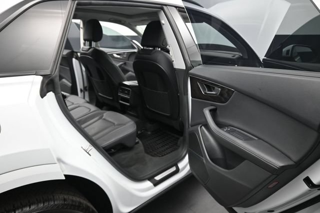Used 2023 Audi Q8 Prestige AWD/4WD image 19