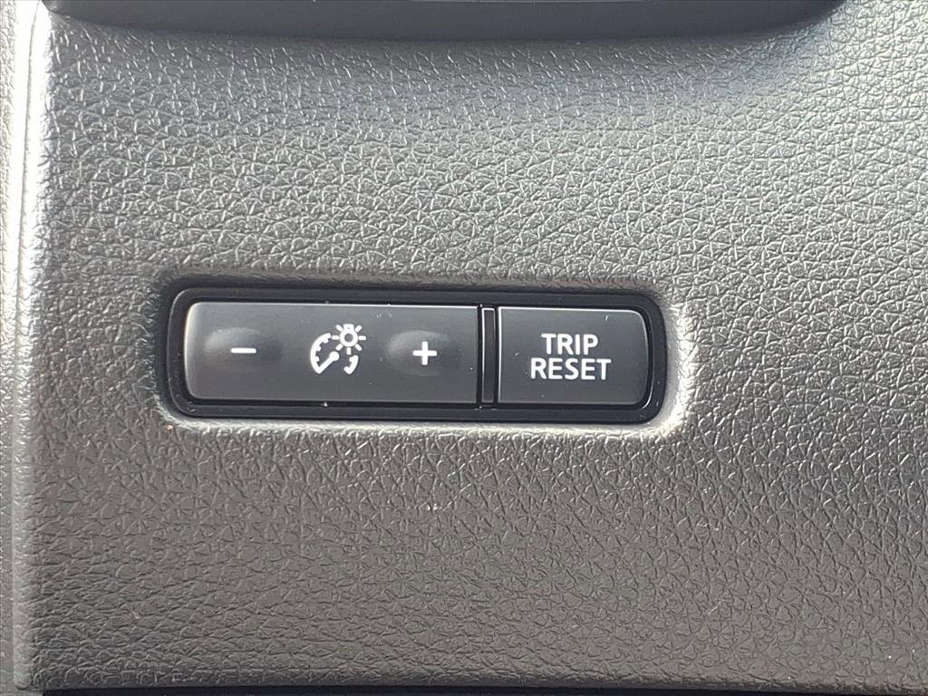 Used 2022 Nissan Rogue Sport S image 19