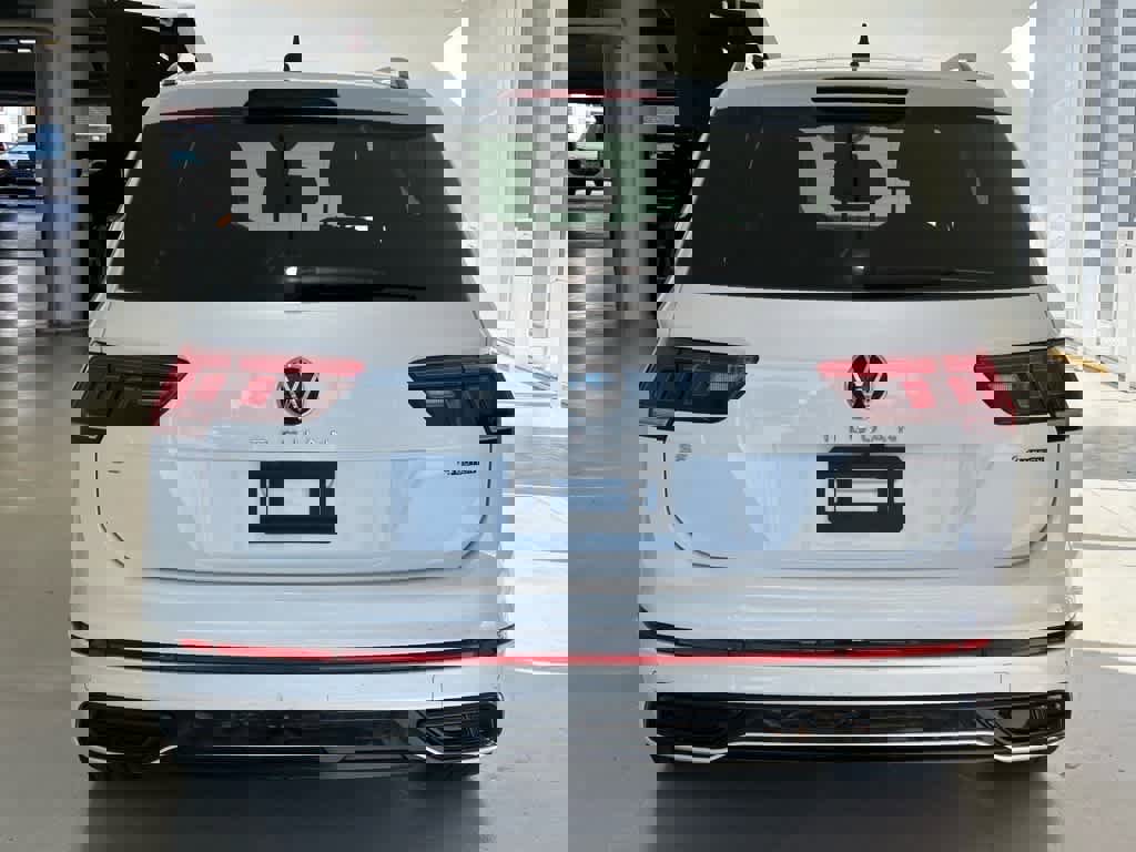 Certified 2023 Volkswagen Tiguan SE R-Line image 5