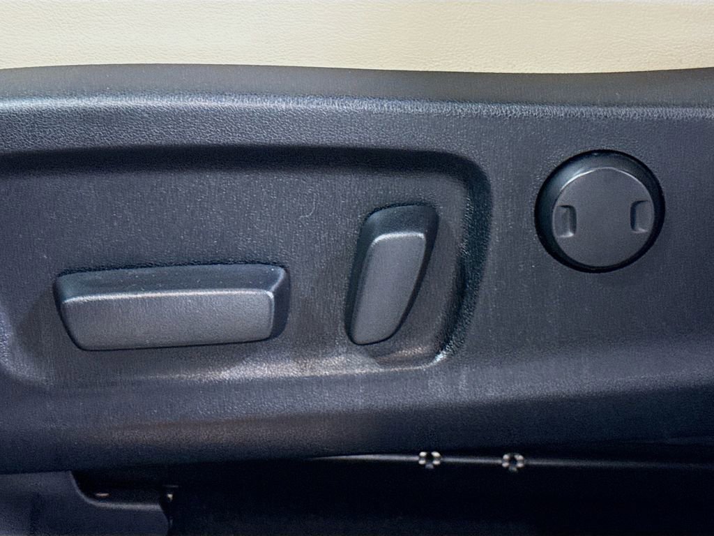 Used 2021 Lexus RX 350L Premium w/ Premium Package image 4