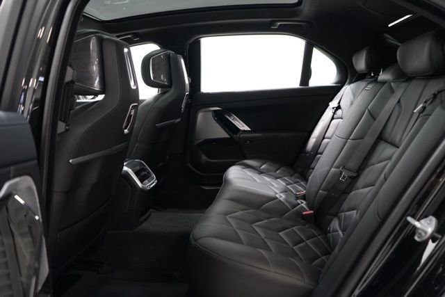 Used 2025 BMW 740i xDrive image 32