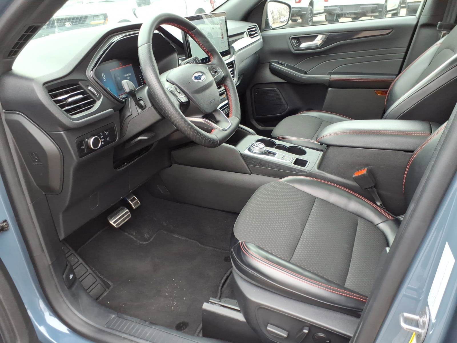 Used 2024 Ford Escape ST-Line w/ Tech Pack #1 AWD/4WD image 13