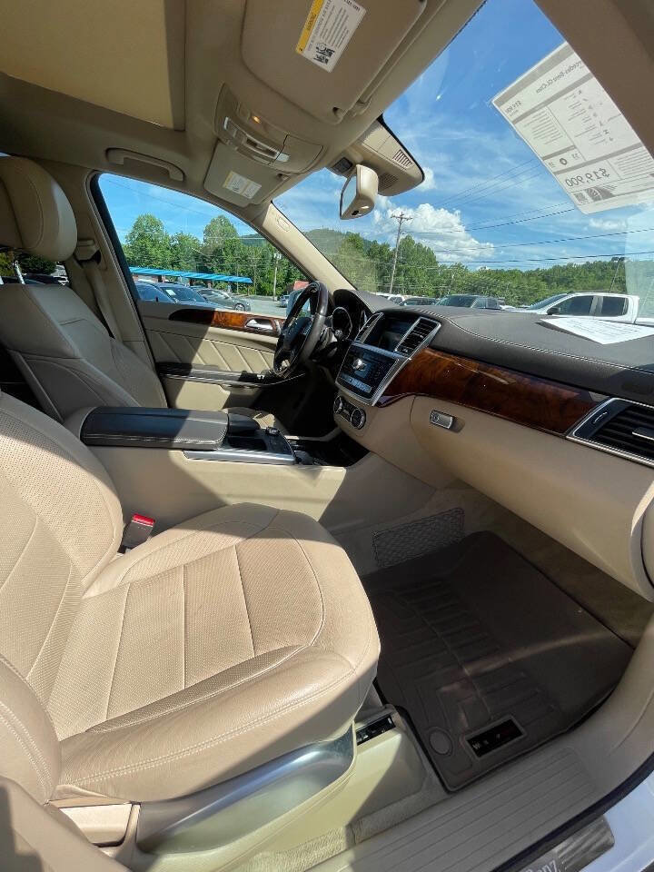 Used 2016 Mercedes-Benz GL 550 4MATIC image 15