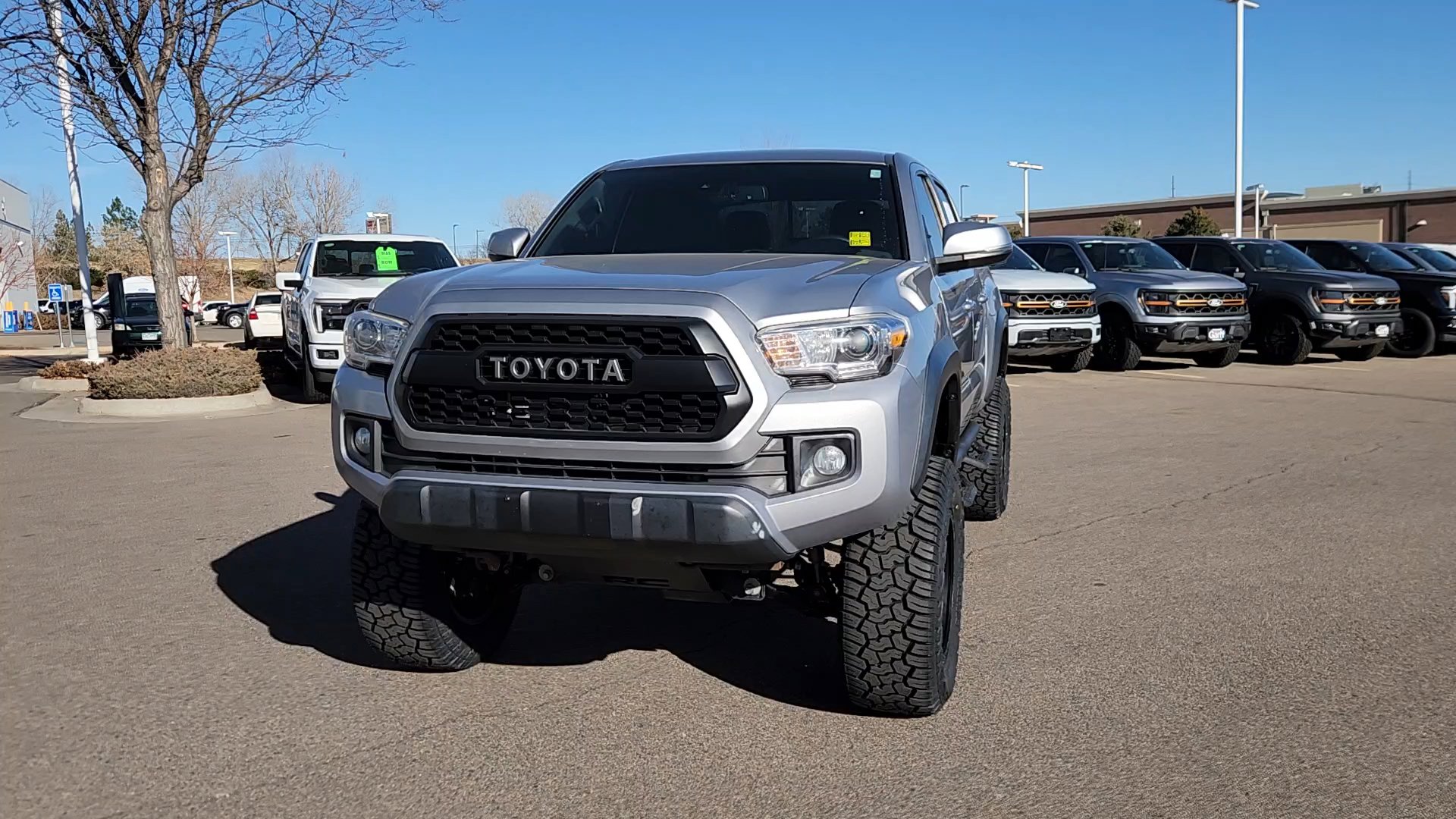 Used 2019 Toyota Tacoma TRD Off-Road image 2