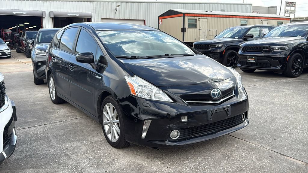 Used 2014 Toyota Prius V Five image 2